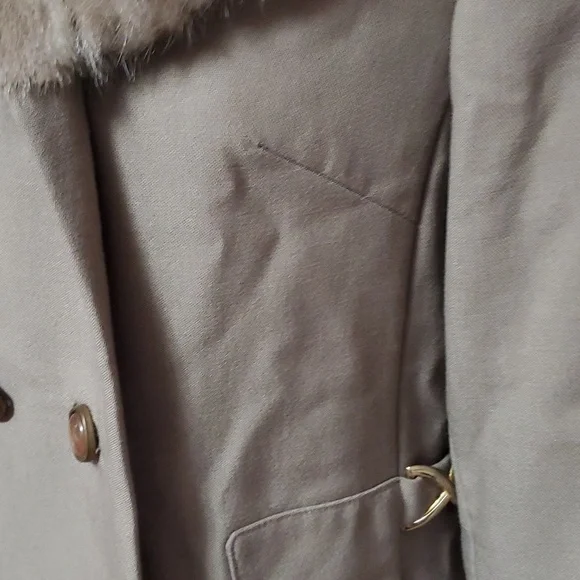 Vintage,  Sears green wool coat with real fur collar. - Picture 5 of 14